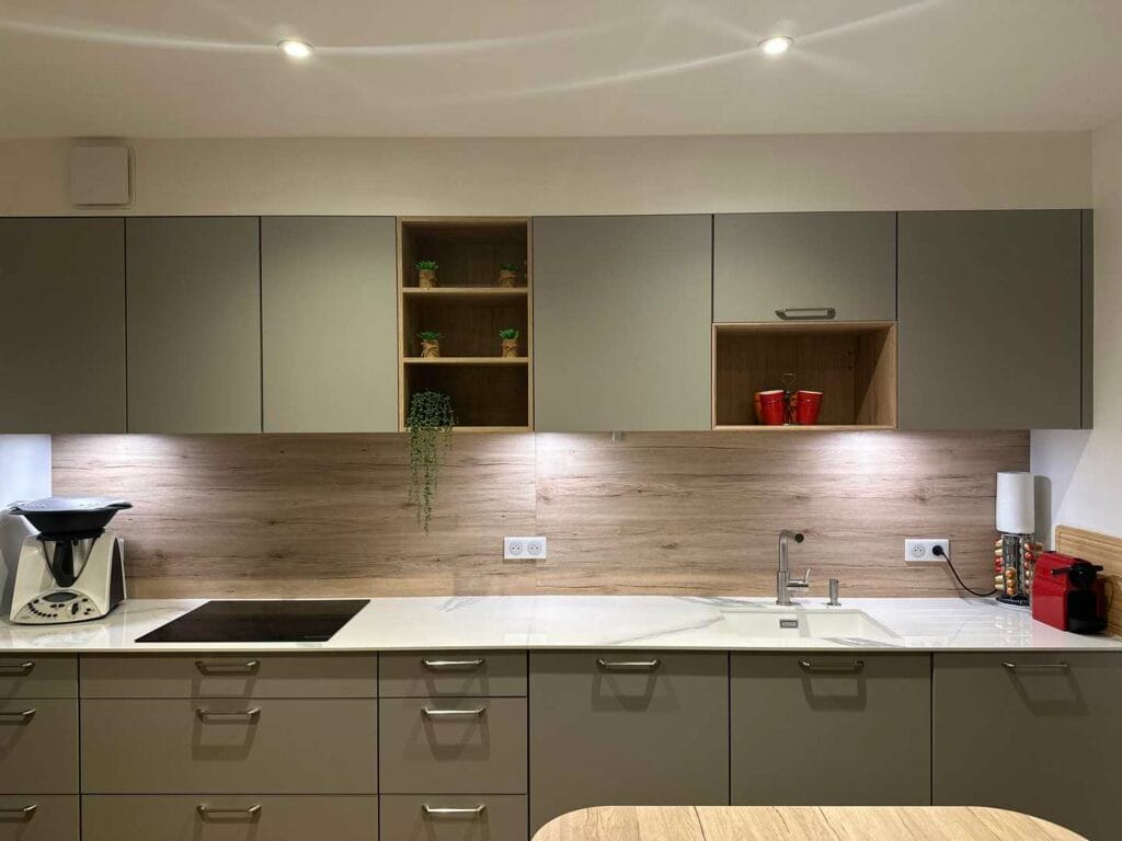 Compact kitchen in a stone-built gîte, hard-wearing worktop and full-extension drawers